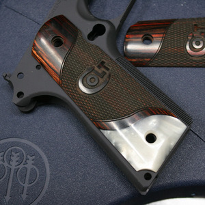 GM45 with Fingerpringt and Logo Wood Grip